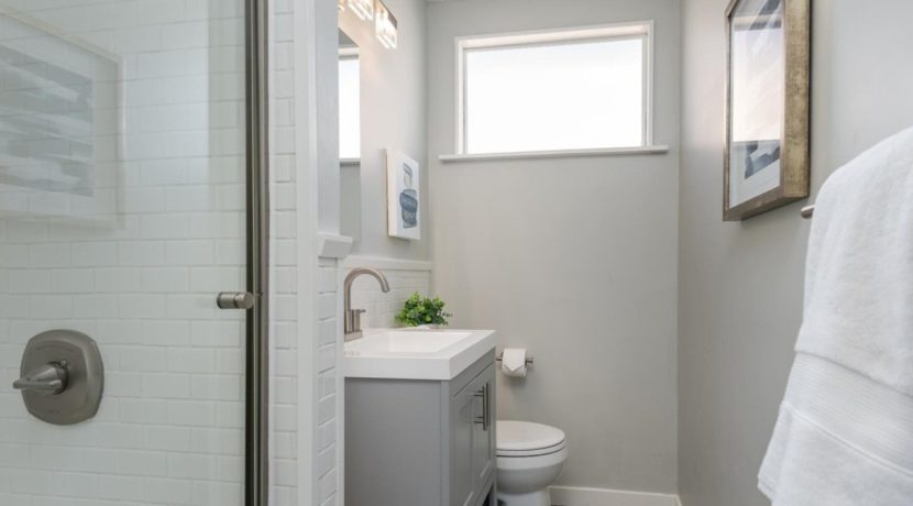 216 Mariposa Ave - For Lease_80 - Bathroom 2