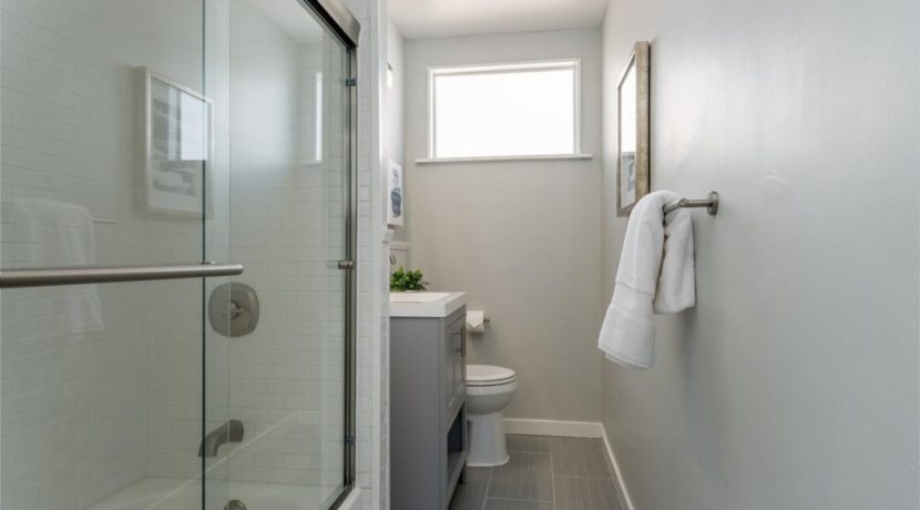 216 Mariposa Ave - For Lease_81 - Bathroom 2