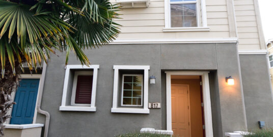 Redwood City – Beautiful 2 Bedroom Townhouse